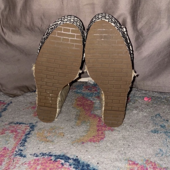 Practically New Charles David, White and Black Platforms! - Picture 7 of 8